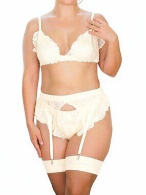 NWT Escante White 4 pc Bra & Garter Set Size 1X
